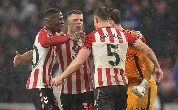 ريمونتادا تاريخية: سندرلاند ينتزع فوزًا مثيرًا من بورنموث في الدوري الإنجليزي الممتاز