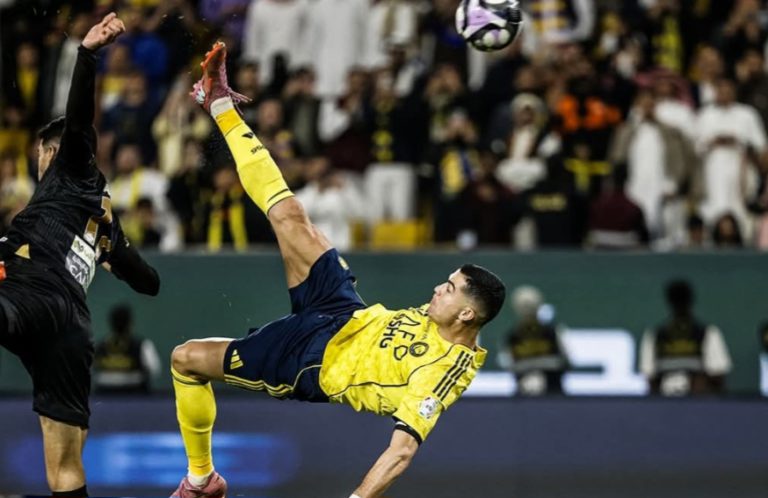 النصر يسحق الخليج برباعية ويعزز صدارته للدوري السعودي