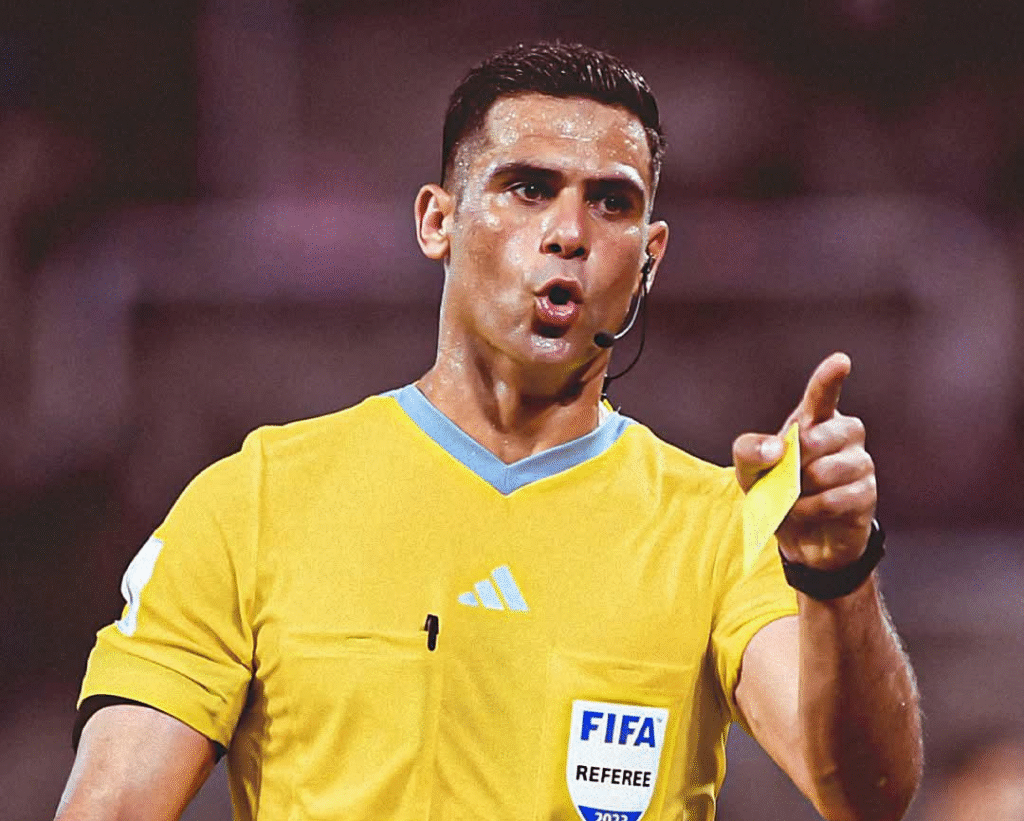 طاقم تحكيم مصري يدير قمة أولمبيك آسفي واتحاد العاصمة في الكونفدرالية الإفريقية