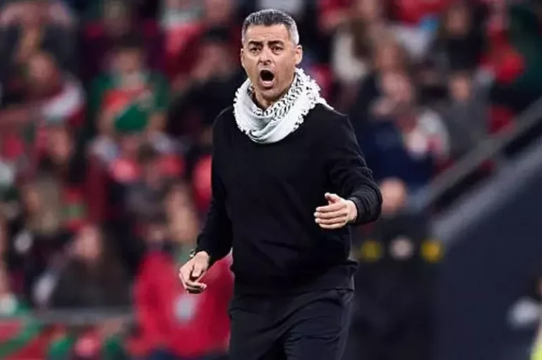 مدرب فلسطين يبكي في "أجمل أيام حياته" التاريخية بأوروبا