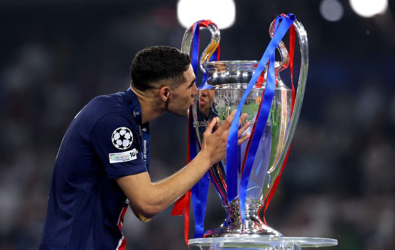 أشرف حكيمي: ظهير مغربي يسطع في سماء كرة القدم العالمية ويغير معايير اللعبة