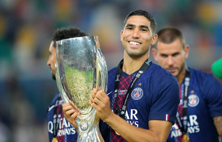 تصريحات وكيل حكيمي تشعل التكهنات حول مستقبله الكروي