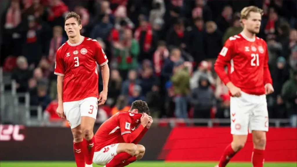 ضربة موجعة لمنتخب الدنمارك: مرض مفاجئ يهدد المشاركة أمام اسكتلندا في تصفيات المونديال