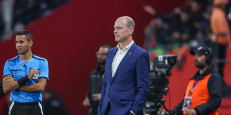 مدرب الأهلي يشيد بالتنظيم المغربي ويصف مواجهة الجيش الملكي بالصعبة