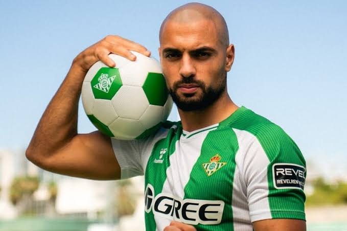 "آس" الإسبانية تبرز دور سفيان أمرابط المحوري مع ريال بيتيس: صخرة الدفاع المغربية تتألق