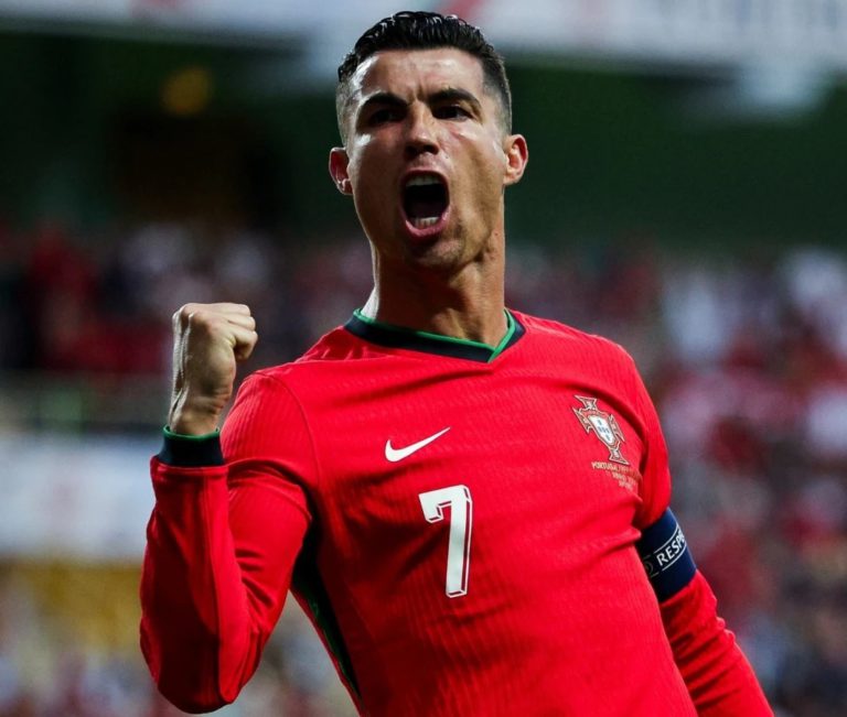 صدمة في عالم كرة القدم: رونالدو يتلقى بطاقة حمراء تاريخية ويغادر الملعب!