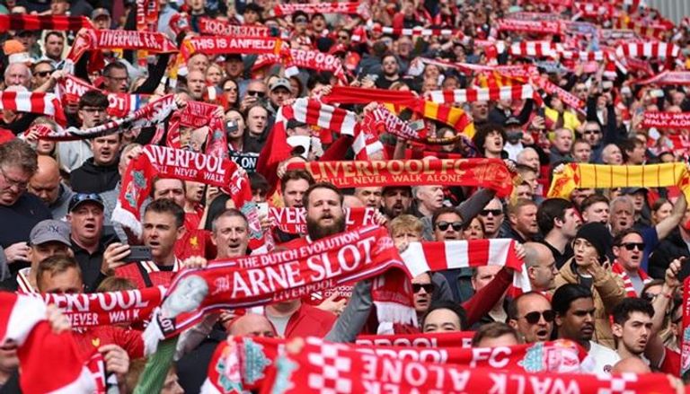 جماهير ليفربول تنحاز للمدرب سلوت في ظل أزمة محمد صلاح