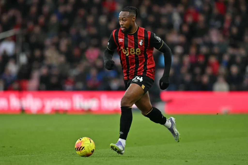 شرطة ميرسيسايد توجه تهمة عنصرية لمشجع في آنفيلد بعد حادثة مباراة ليفربول وبورنموث