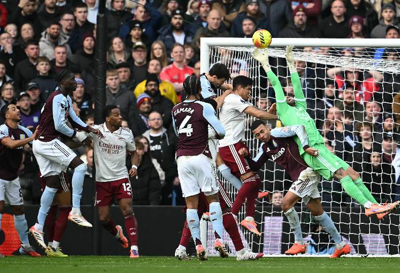 أستون فيلا يخطف فوزًا قاتلاً من أرسنال في الدوري الإنجليزي الممتاز