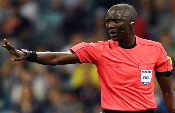 الحكم الكونغولي جون جاك ندالا يقود مباراة المغرب في أمم أفريقيا