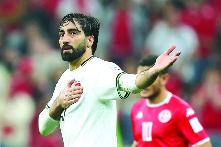 مدافع فلسطين يكشف عن حديث "صادم" مع حكم مباراة السعودية.