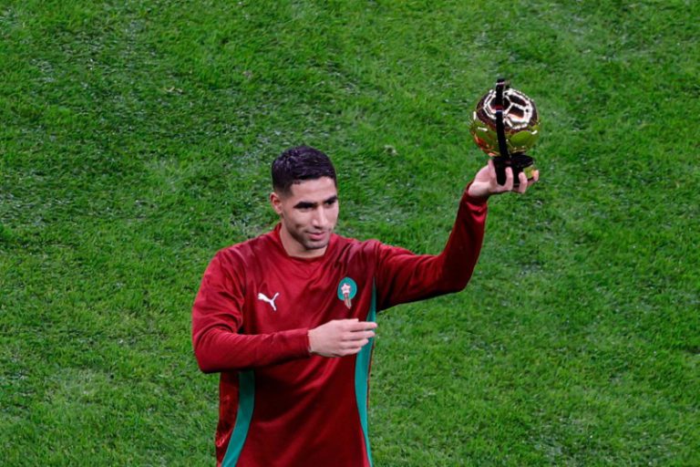 حكيمي يتوّج حفل افتتاح أمم إفريقيا بالمغرب بعد فوزه بالجائزة