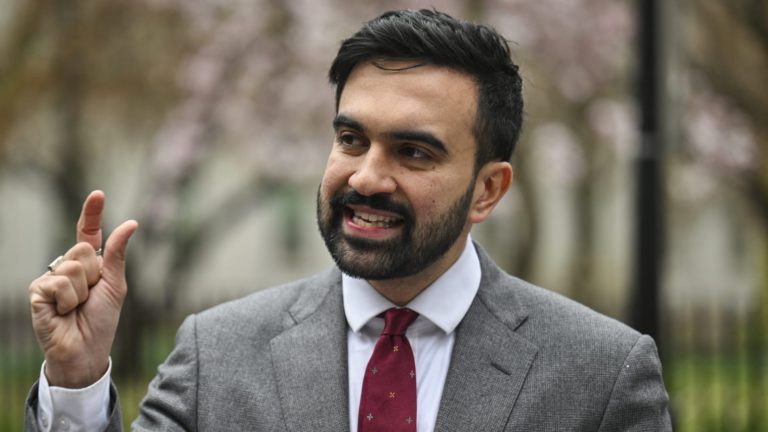 عمدة نيويورك يشيد بالمغرب ومصر ويتوقع مفاجأة أوغندية في أفريقيا