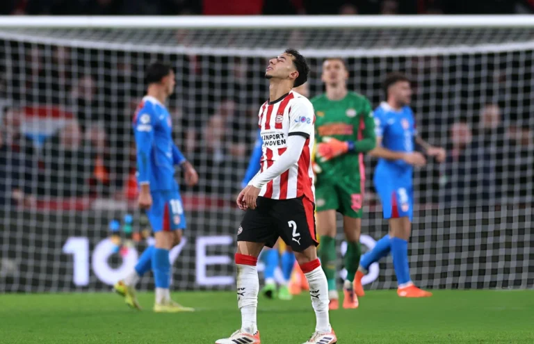 أنس صلاح الدين يتألق ويخطف الأضواء رغم خسارة أيندهوفن أمام أتلتيكو مدريد