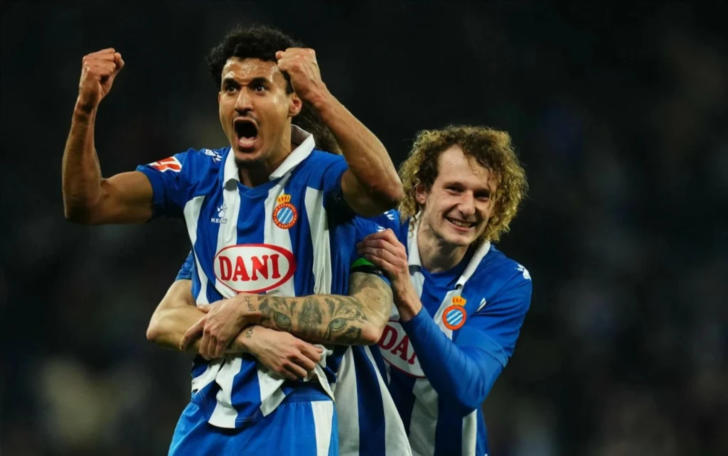 عمر الهلالي على رادار باير ليفركوزن: البوندسليغا في الأفق؟