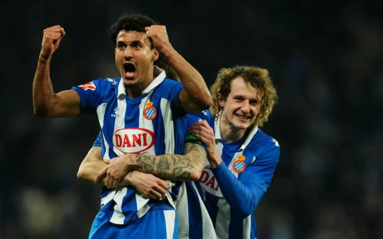 عمر الهلالي على رادار باير ليفركوزن: البوندسليغا في الأفق؟