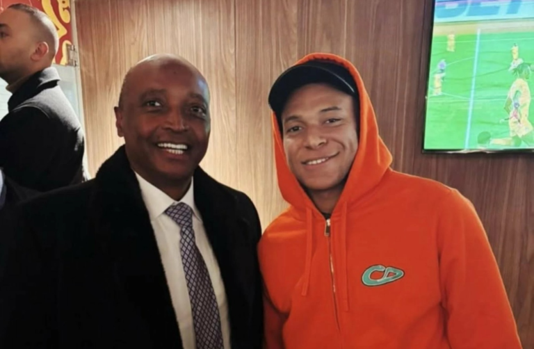 رئيس "الكاف" يوجه رسالة إلى مبابي بعد زيارته لـ "كان" المغرب