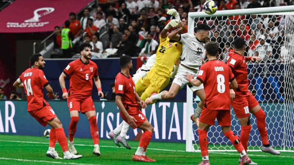 الأردن يكتسح مصر بثلاثية نظيفة ويتأهل إلى ربع نهائي كأس العرب 2025