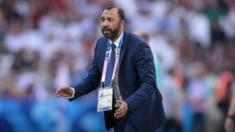 السكتيوي يكشف تفاصيل معقدة حول تأخر حافلة المنتخب المغربي الرديف في انطلاقة كأس العرب