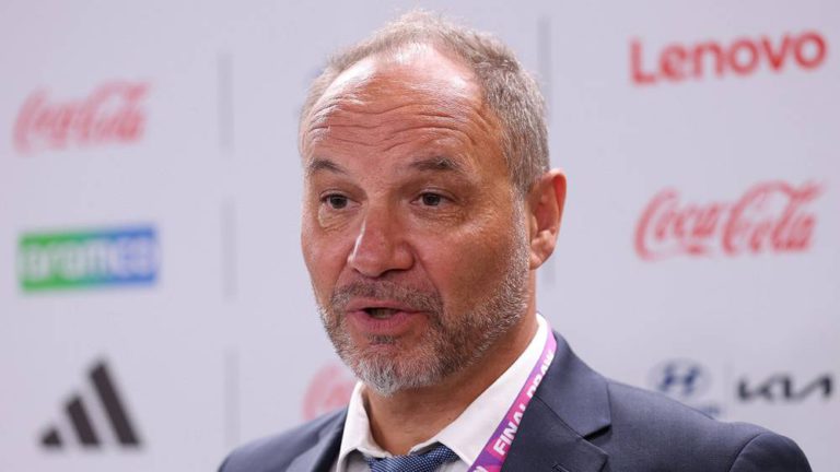 مدرب هايتي يعلق على "مجموعة الموت" في تصفيات كأس العالم 2026: تحديات وفرصة تاريخية