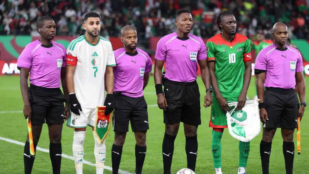 تراوري يهاجم التحكيم بعد خسارة بوركينا فاسو أمام الجزائر