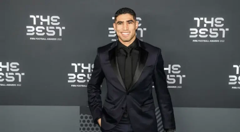 حكيمي رابعًا في سباق "الأفضل" للفيفا.. وديمبيلي يتصدر