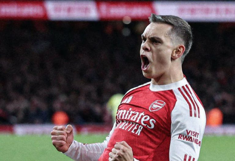 أرسنال يحقق فوزًا دراماتيكيًا ويواصل صدارة الدوري الإنجليزي