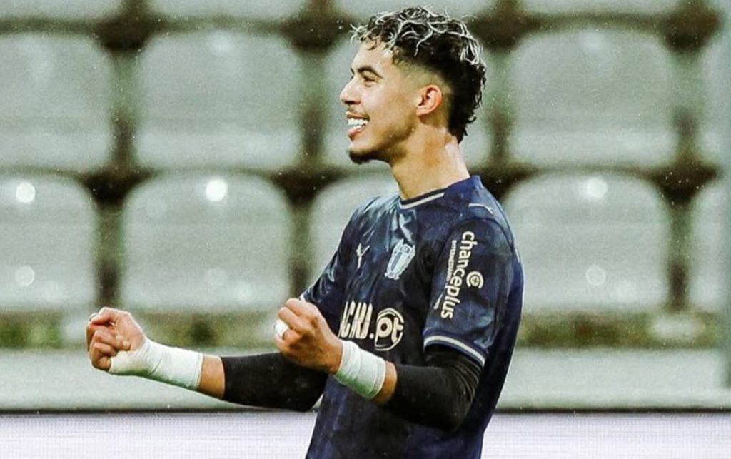 ثنائية مغربية تقود فاماليكاو لسحق إستوريل بالدوري البرتغالي