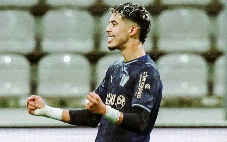 ثنائية مغربية تقود فاماليكاو لسحق إستوريل بالدوري البرتغالي