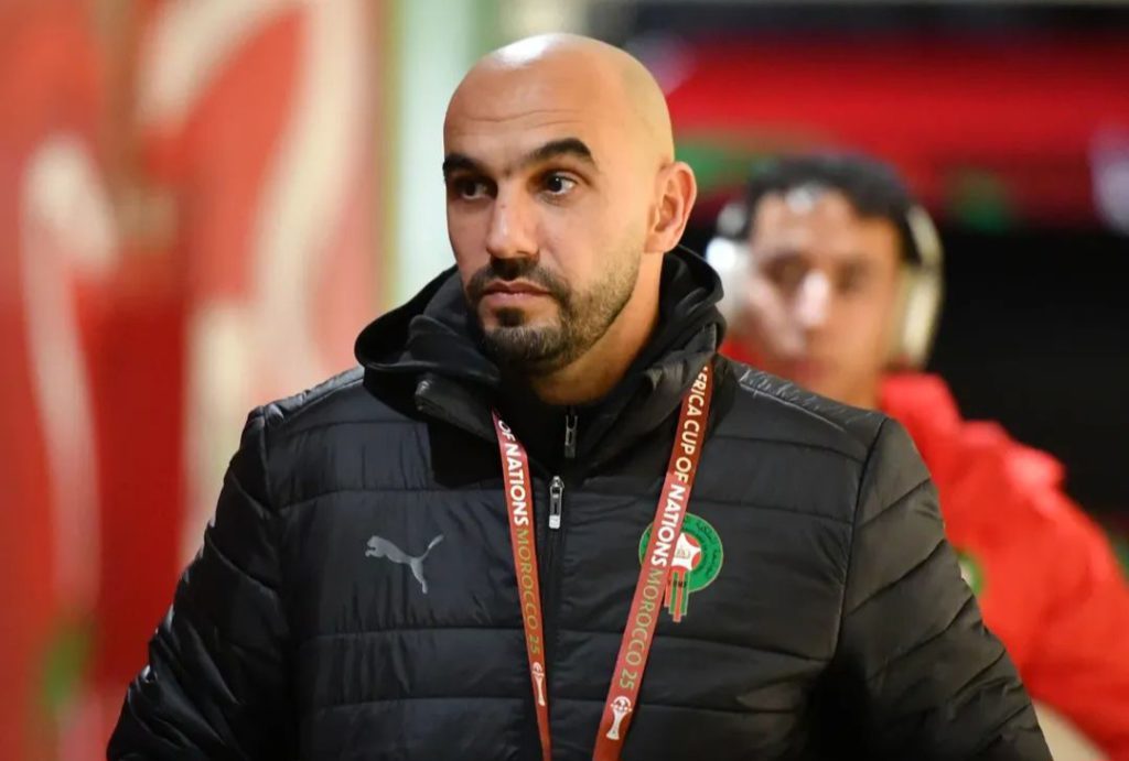 الركراكي يحث الجماهير المغربية على دعم "الأسود" في "أفريقيا 2025"