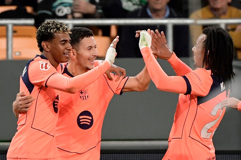 برشلونة يسحق ريال بيتيس بخماسية تاريخية ويعزز صدارته للدوري الإسباني