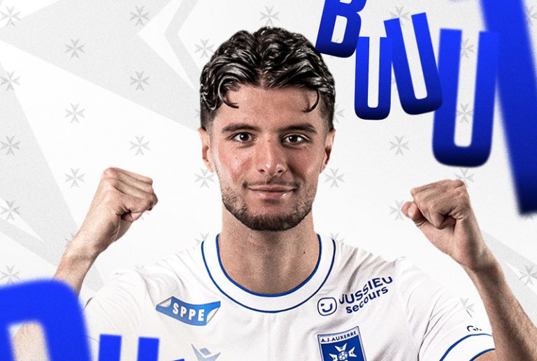 أسامة العزوزي يتألق ويقود أوكسير لفوز ثمين في الدوري الفرنسي