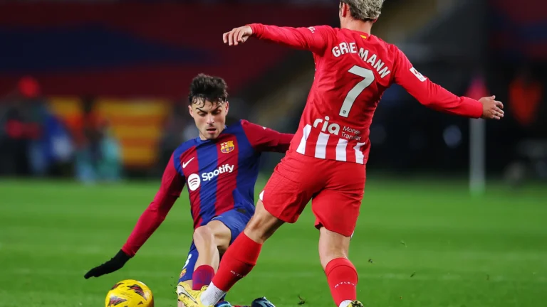برشلونة يكتسح أتلتيكو مدريد ويتربع على صدارة الدوري الإسباني