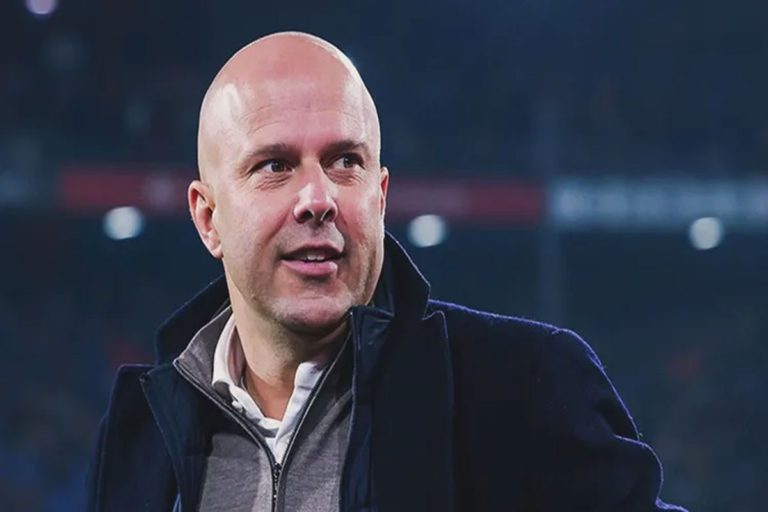 سلوت يُشيد بصلاح بعد عودة النجم المصري أمام برايتون