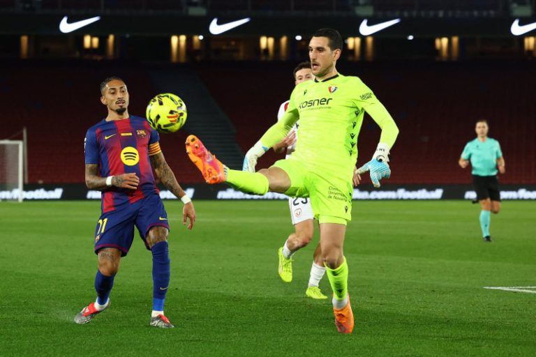 برشلونة يواصل الصدارة بفوز سابع على التوالي في الدوري الإسباني