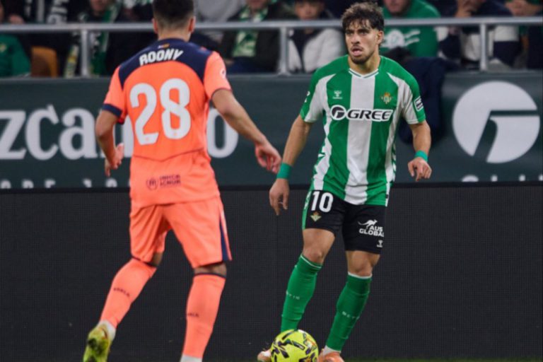 أزمة في بيتيس: الزلزولي يضع النادي الإسباني في ورطة قبل أمم أفريقيا