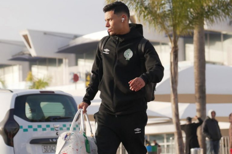 الرجاء الرياضي يعود إلى الدار البيضاء بعد رحلة السعودية