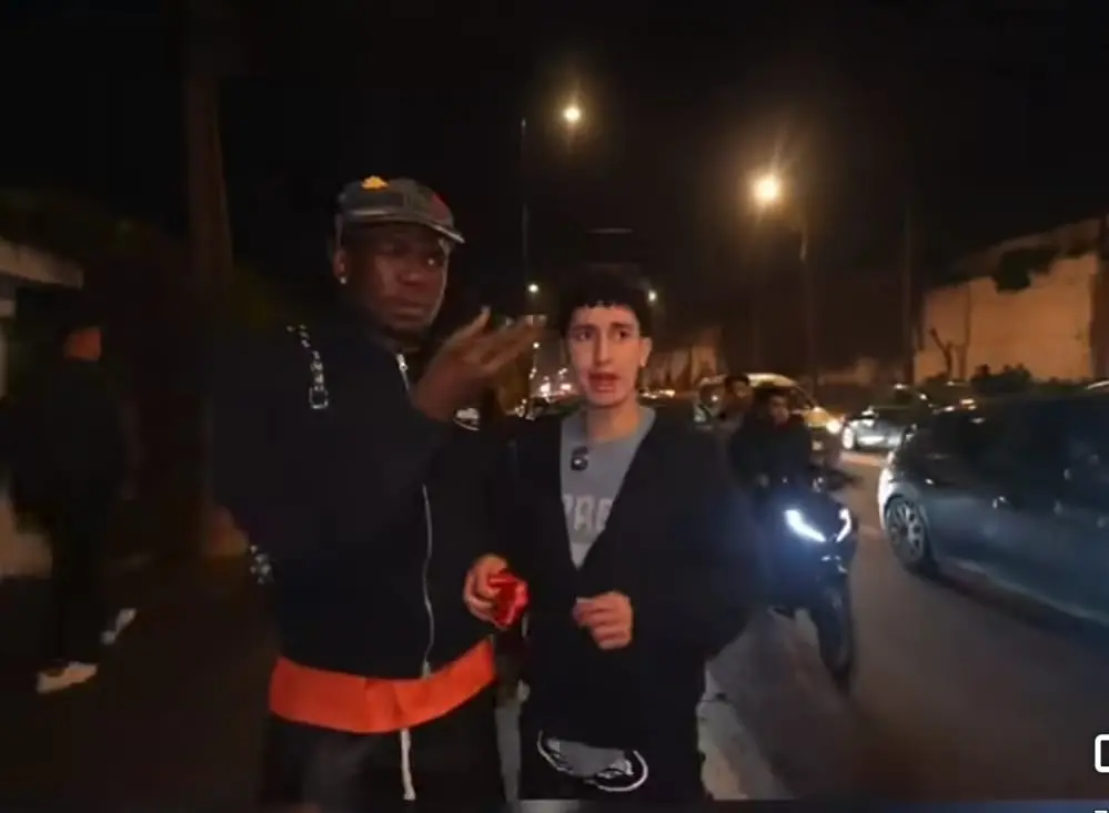 يوتيوبر مغربي يثير الجدل بفيديو عنصري ضد مشجع نيجيري قبل "الكان"