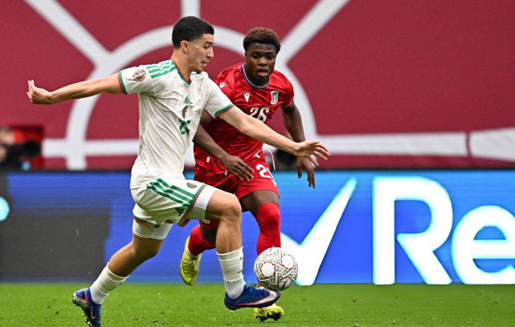 الجزائر تكتسح غينيا الاستوائية بثلاثية وتتصدر مجموعتها في أمم إفريقيا