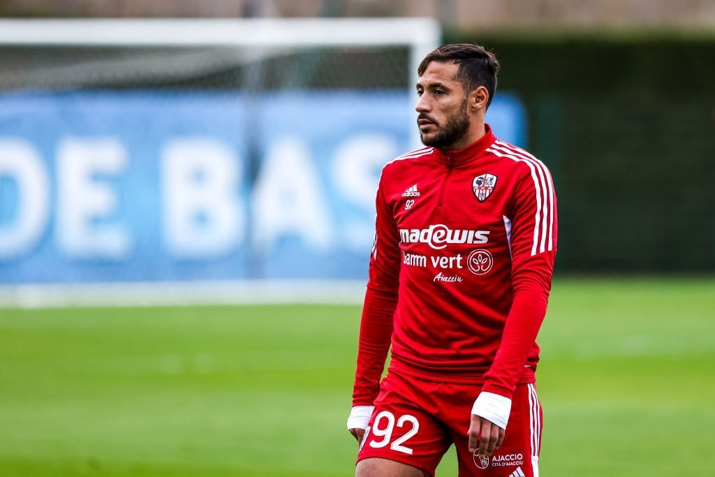 يوسف بلايلي يتجاوز العملية الجراحية بنجاح ويضع نصب عينيه المشاركة في كأس العالم