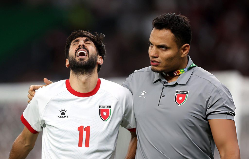 إصابة يزن النعيمات تحبس أنفاس الأردنيين في كأس العرب (فيديو)