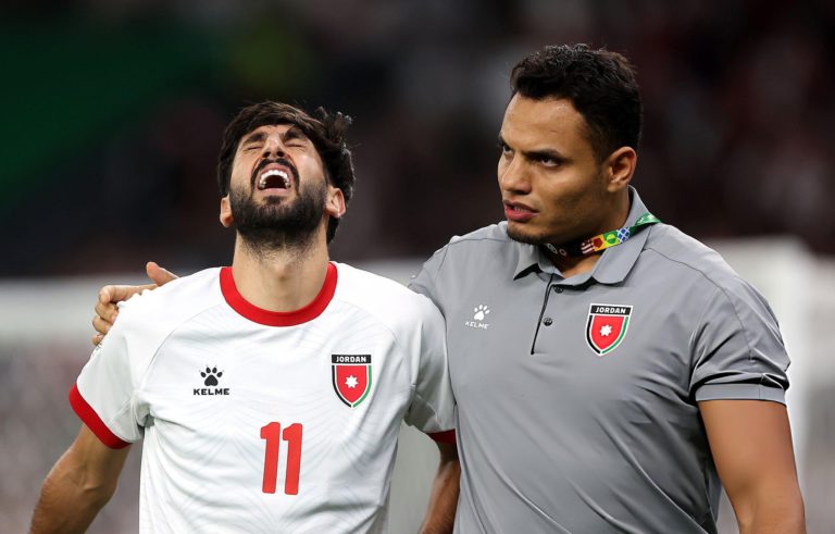 إصابة يزن النعيمات تحبس أنفاس الأردنيين في كأس العرب (فيديو)