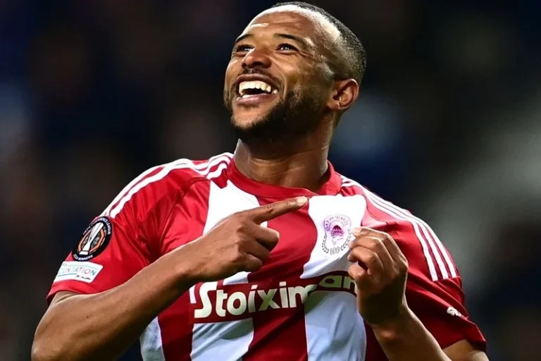 أيوب الكعبي: موقف إنساني للاعب يلقى إشادة جماهيرية