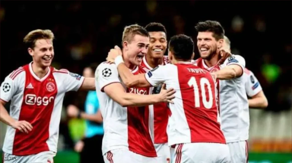 أياكس ينتفض في دوري أبطال أوروبا: فوز مثير يمنح الأمل بعد بداية متعثرة