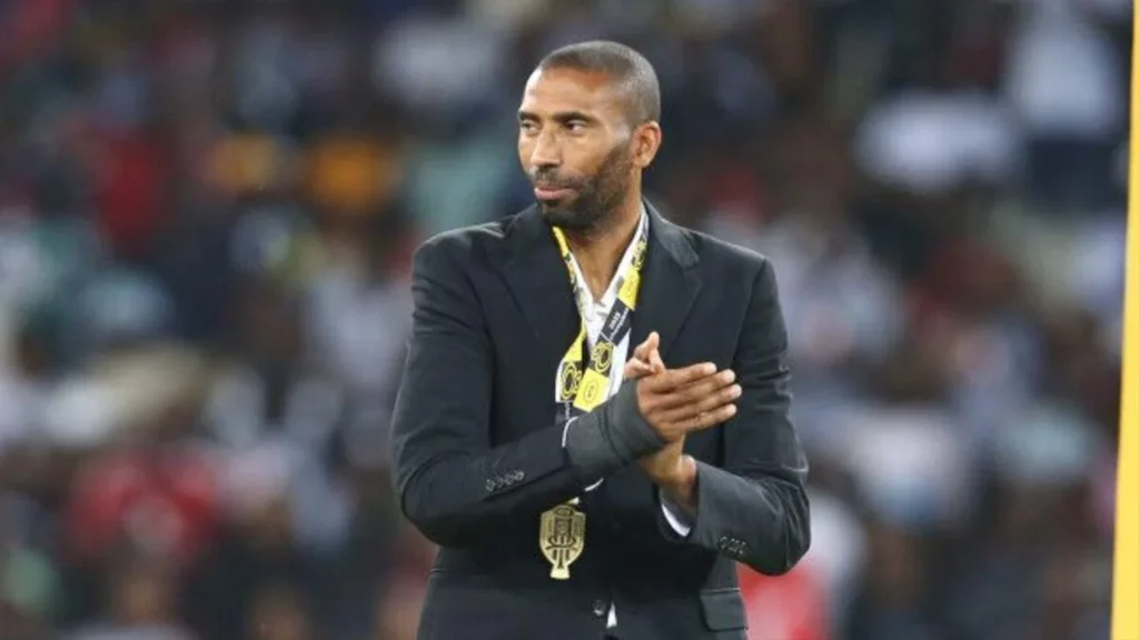 عبد السلام وادو يصنع المستحيل في جنوب أفريقيا: أربعة أشهر كافية لحصد الألقاب والتربع على القمة