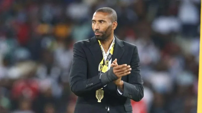 عبد السلام وادو يصنع المستحيل في جنوب أفريقيا: أربعة أشهر كافية لحصد الألقاب والتربع على القمة