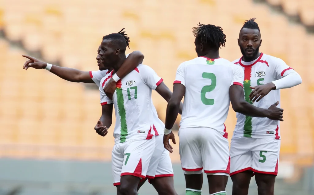 بوركينا فاسو تواجه الجزائر: "الخيول" ترفع التحدي في "كان 2025"