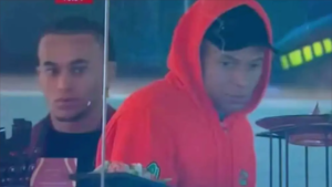 مبابي وشقيقه يتابعان مباريات "الكان" بالمغرب وسط اهتمام كبير