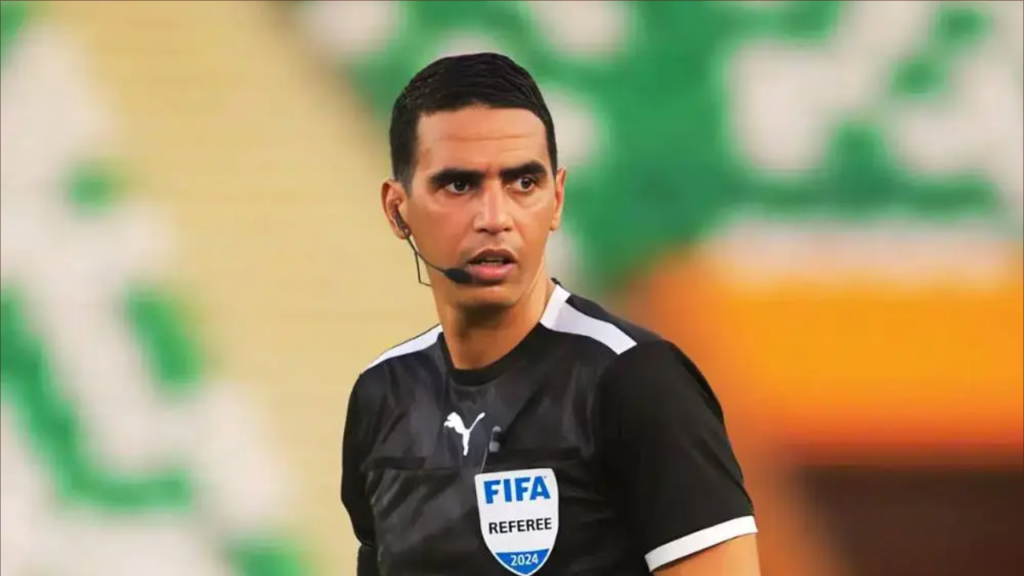 حكام مغاربة يديرون مباراة الكاميرون وموزمبيق في تصفيات "كان 2025"