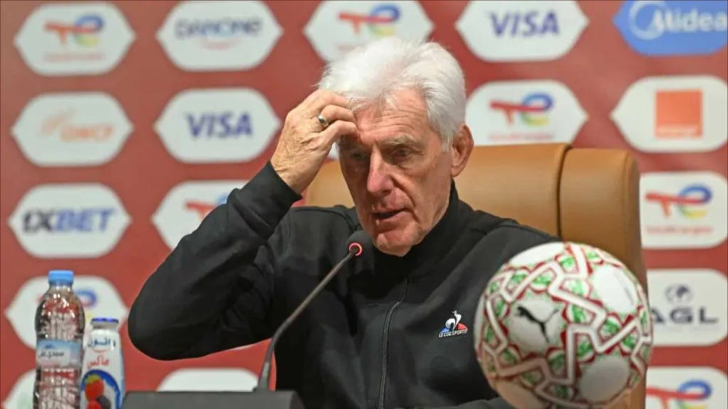 مدرب جنوب أفريقيا يهاجم لاعبيه بعد الفوز الصعب على زيمبابوي